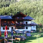 Haus Hirschpoint בית הארחה 4*
