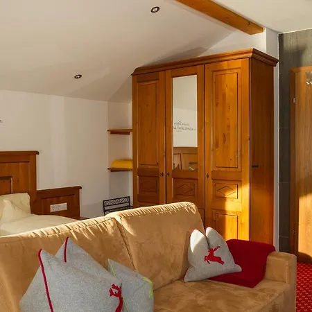 Haus Hirschpoint Guest house