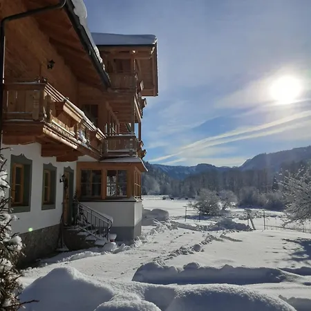 Pensionat Haus Hirschpoint 4*