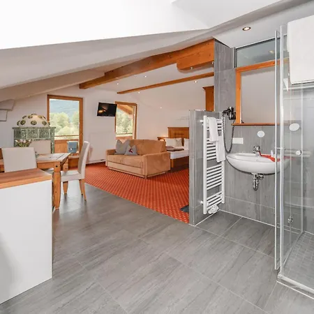 Pensionat Haus Hirschpoint 4*