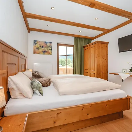 Haus Hirschpoint Pensionat 4*