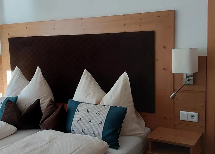 Haus Hirschpoint Pensionat 4*